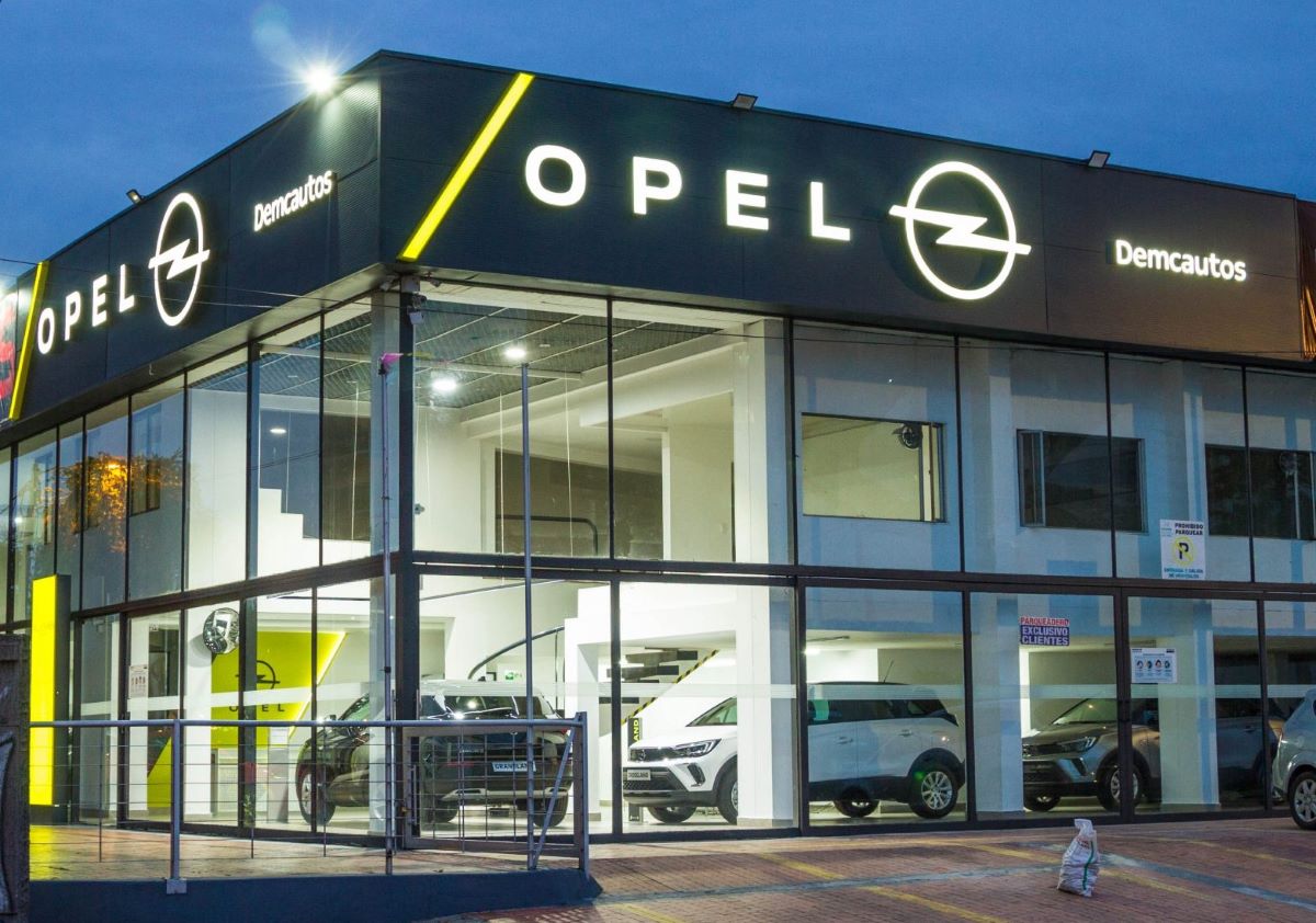 Opel cumple su tercer año en el país y lo celebra con más de 600 unidades rodando por Colombia. La marca está presente en más del 80% del país gracias a su red aliada de concesionarios. V12MAGAZINE