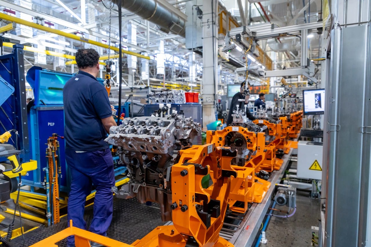LOS NUEVOS MOTORES DE LA PICK-UP FORD RANGER TENDRÁN NUEVO ORIGEN V12MAGAZINE Ford inaugura su nueva planta de motores en Pacheco, Argentina, donde producirá dos motores turbodiésel: el Lion V6 3.0L y el Panther 2.0L de cuatro cilindros, con una inversión de 80 millones de dólares. V12MAGAZINE