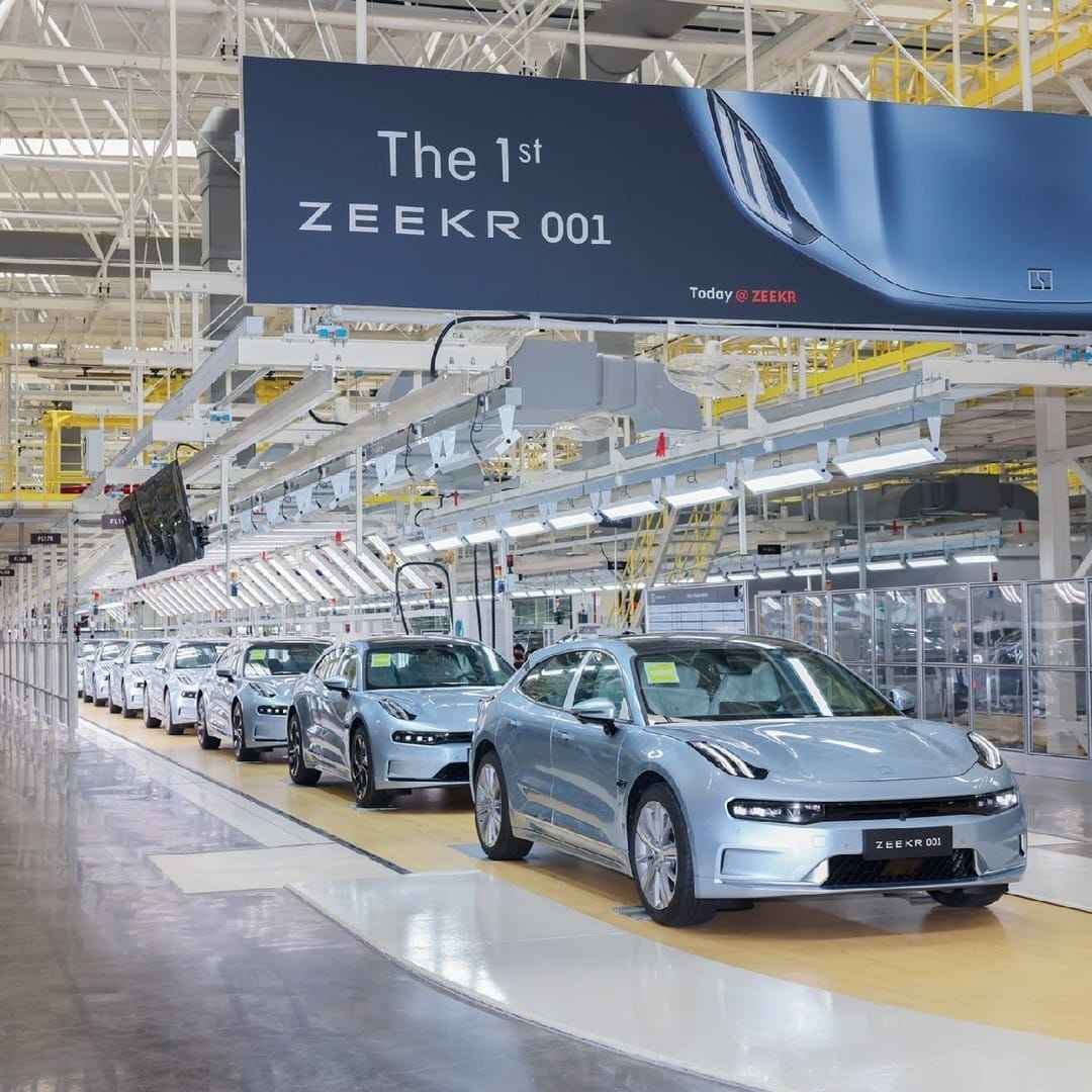 ZEEKR: LA MARCA DE ELÉCTRICOS DE LUJO QUE LLEGA A COLOMBIA, LE CONTAMOS DE DÓNDE ES Y QUÉ MODELOS TRAE AL PAÍS V12MAGAZINE Zeekr llega al mercado colombiano de la mano del grupo Astara y dispondrá de dos vehículos que combinan potencia, tecnología, diseño y eficiencia. V12MAGAZINE