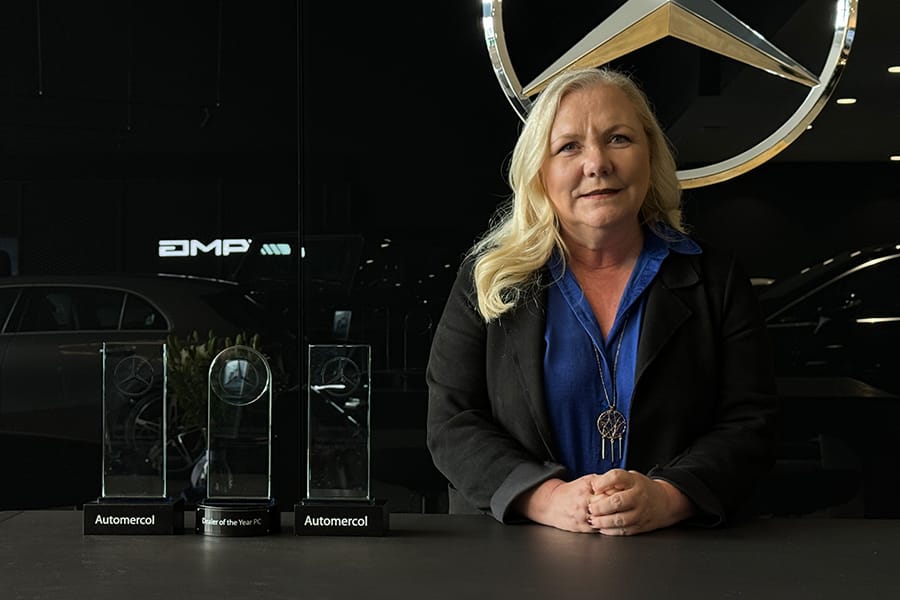 AUTOMERCOL, EL MEJOR CONCESIONARIO DE MERCEDES-BENZ EN COLOMBIA, PREMIADO CON 3 GALARDONES V12MAGAZINE Automercol obtuvo también los premios correspondientes a ‘Mejor Concesionario en Ventas y Producto’, además del ‘Mejor Concesionario en Experiencia del Cliente’. En total fueron 3 de los 4 galardones, que entregó Inchcape Mercedes-Benz Cars & Vans Colombia. V12MAGAZINE