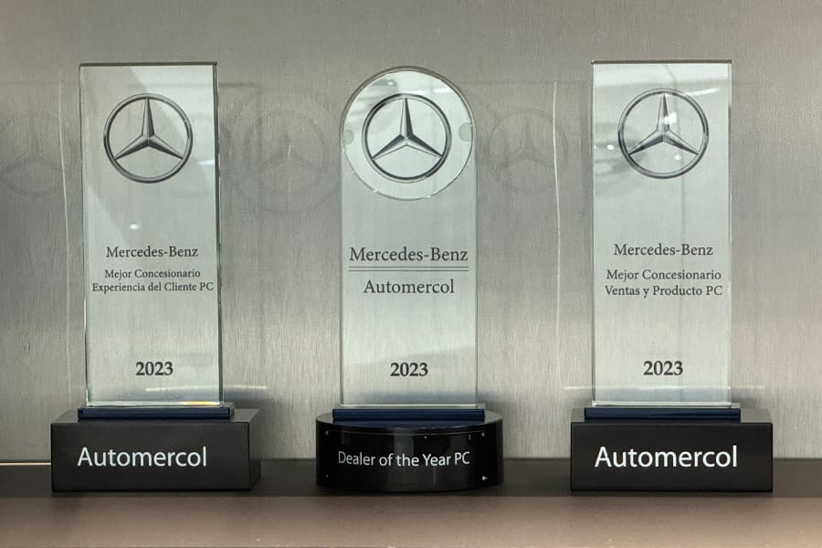 AUTOMERCOL, EL MEJOR CONCESIONARIO DE MERCEDES-BENZ EN COLOMBIA, PREMIADO CON 3 GALARDONES V12MAGAZINE Automercol obtuvo también los premios correspondientes a ‘Mejor Concesionario en Ventas y Producto’, además del ‘Mejor Concesionario en Experiencia del Cliente’. En total fueron 3 de los 4 galardones, que entregó Inchcape Mercedes-Benz Cars & Vans Colombia. V12MAGAZINE