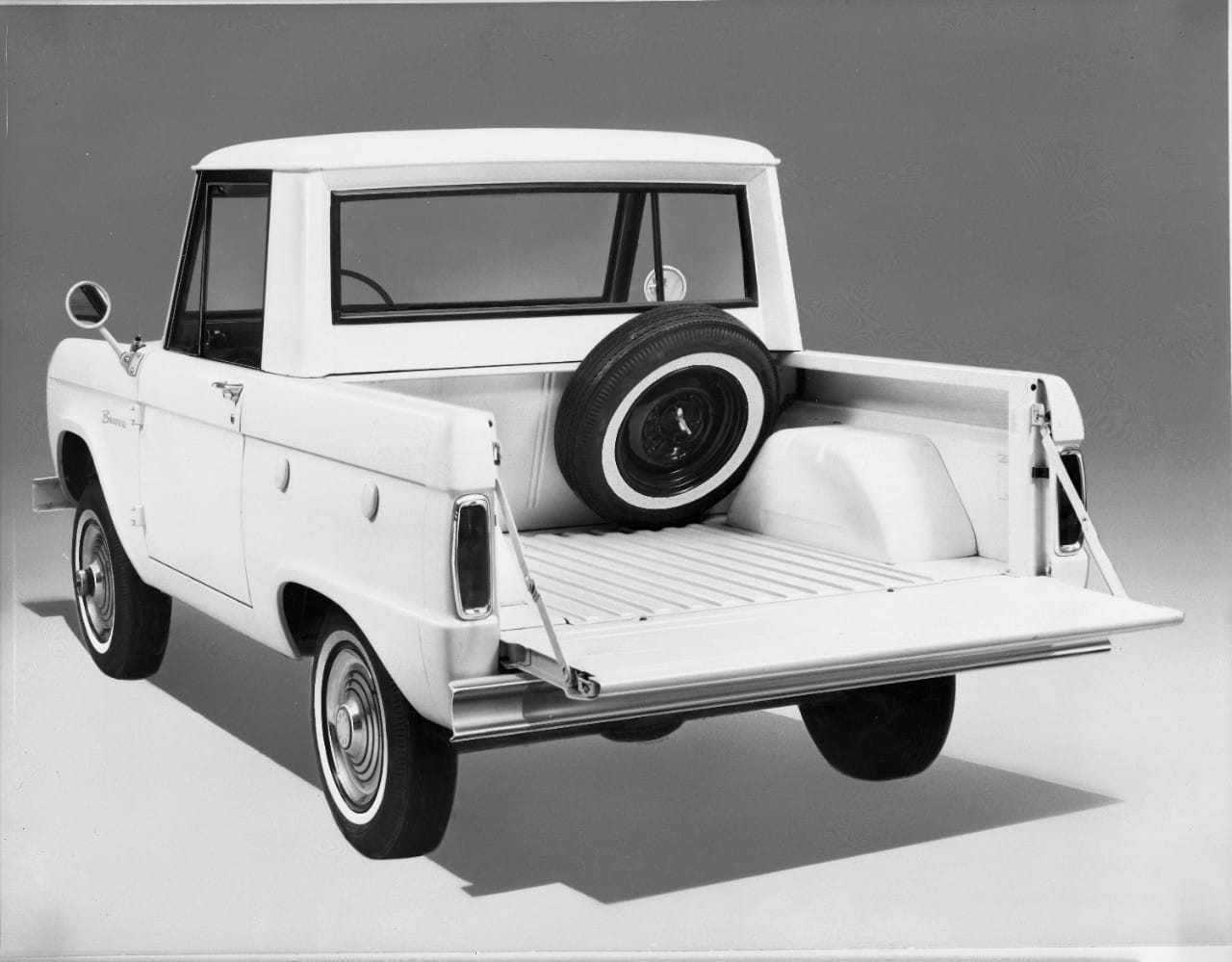 FORD BRONCO: LA HISTORIA DE UN LEGADO CONTADA EN CINCO GENERACIONES V12MAGAZINE Ford BRONCO