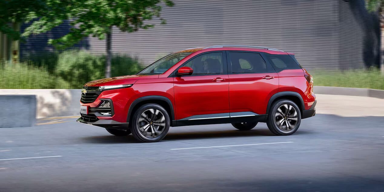 CHEVROLET CAPTIVA SE RENUEVA Y CRECE: AHORA ES XL V12MAGAZINE Chevrolet Captiva XL es la representación de lo práctico, que crece en equipamiento y en seguridad para brindarle a los siete ocupantes más de lo que necesitan y hacer su vida más placentera. V12MAGAZINE