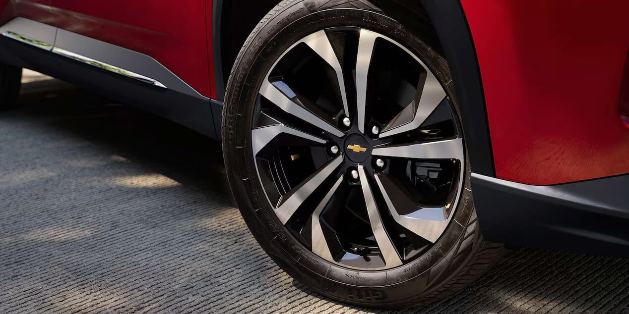 CHEVROLET CAPTIVA SE RENUEVA Y CRECE: AHORA ES XL V12MAGAZINE Chevrolet Captiva XL es la representación de lo práctico, que crece en equipamiento y en seguridad para brindarle a los siete ocupantes más de lo que necesitan y hacer su vida más placentera. V12MAGAZINE