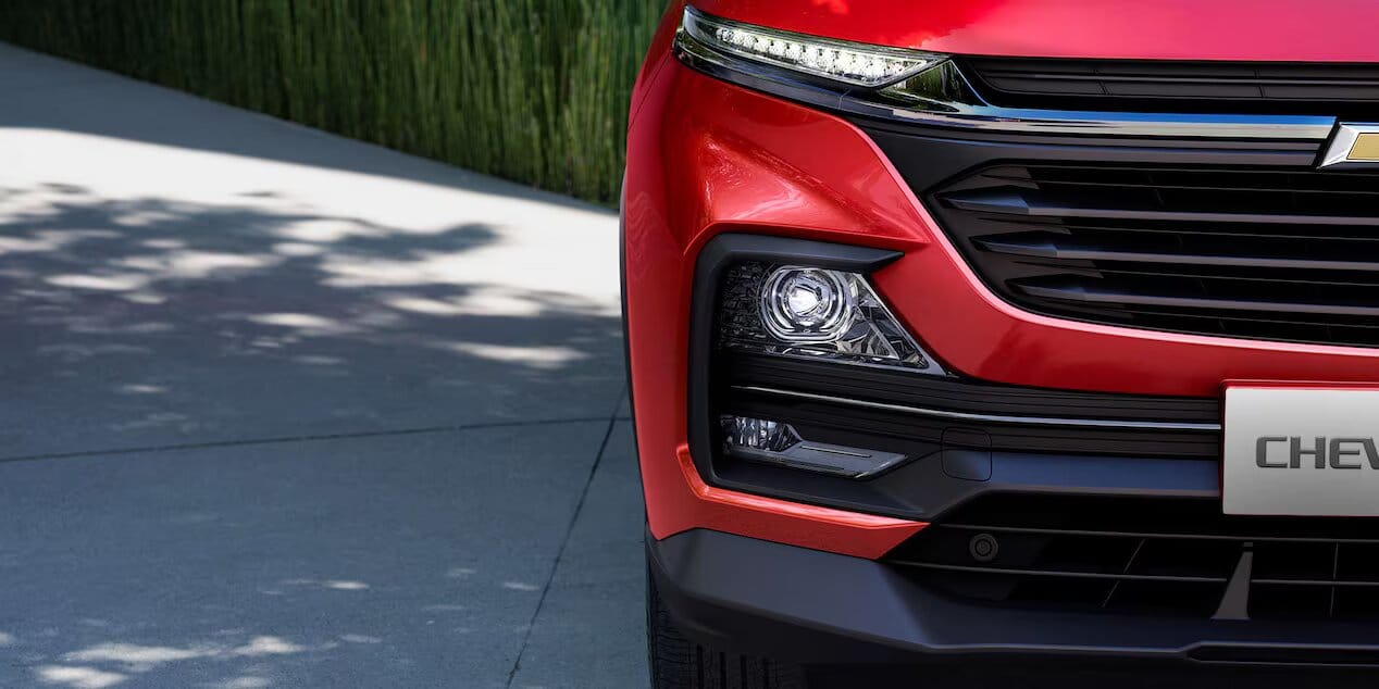 CHEVROLET CAPTIVA SE RENUEVA Y CRECE: AHORA ES XL V12MAGAZINE Chevrolet Captiva XL es la representación de lo práctico, que crece en equipamiento y en seguridad para brindarle a los siete ocupantes más de lo que necesitan y hacer su vida más placentera. V12MAGAZINE