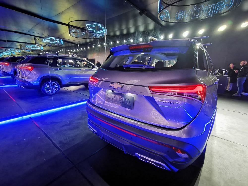 CHEVROLET CAPTIVA SE RENUEVA Y CRECE: AHORA ES XL V12MAGAZINE Chevrolet Captiva XL es la representación de lo práctico, que crece en equipamiento y en seguridad para brindarle a los siete ocupantes más de lo que necesitan y hacer su vida más placentera. V12MAGAZINE