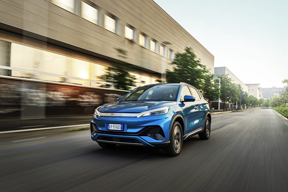 BYD POTENCIALIZA SU FUTURO CON UNA NUEVA PLANTA Y UN NÚMERO RÉCORD DE VEHÍCULOS PRODUCIDOS DE NUEVAS ENERGÍAS V12MAGAZINE BYD celebró la inauguración de su planta en Tailandia y la producción de su vehículo de nueva energía número 8 millones, marcando dos hitos en la expansión global de la compañía. V12MAGAZINE