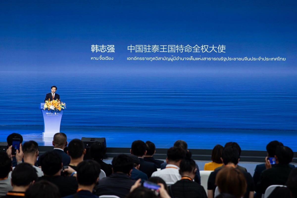 BYD POTENCIALIZA SU FUTURO CON UNA NUEVA PLANTA Y UN NÚMERO RÉCORD DE VEHÍCULOS PRODUCIDOS DE NUEVAS ENERGÍAS V12MAGAZINE BYD celebró la inauguración de su planta en Tailandia y la producción de su vehículo de nueva energía número 8 millones, marcando dos hitos en la expansión global de la compañía. V12MAGAZINE