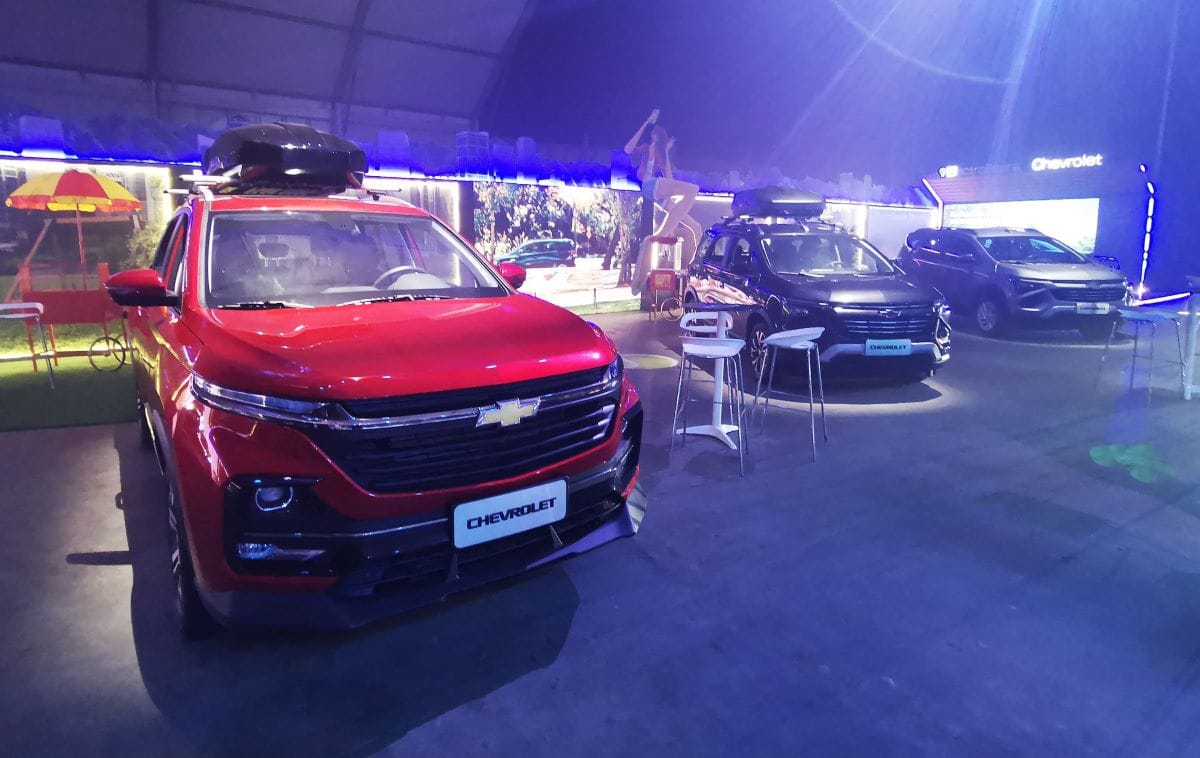 CHEVROLET CAPTIVA SE RENUEVA Y CRECE: AHORA ES XL V12MAGAZINE Chevrolet Captiva XL es la representación de lo práctico, que crece en equipamiento y en seguridad para brindarle a los siete ocupantes más de lo que necesitan y hacer su vida más placentera. V12MAGAZINE