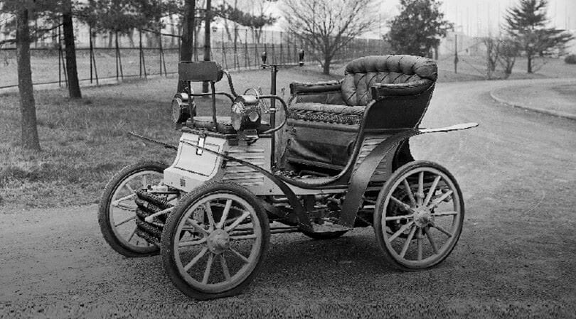 FIAT CELEBRA EN GRANDE SUS 125 AÑOS DE HISTORIA Y TRADICIÓN V12MAGAZINE FIAT nació el 11 de julio de 1899 em Turín. Con modelos que son parte de la vida de millones en toda América del Sur, Argentina y Brasil representan un capítulo importante en la historia de Fiat. V12MAGAZINE