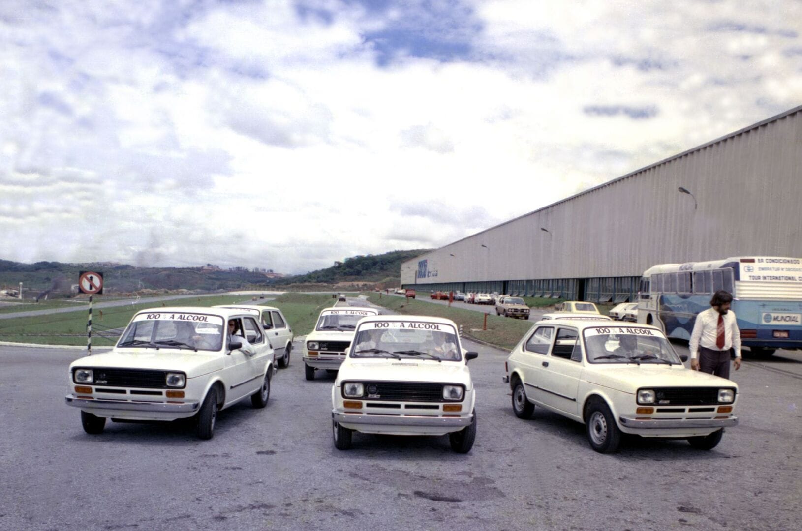 FIAT CELEBRA EN GRANDE SUS 125 AÑOS DE HISTORIA Y TRADICIÓN V12MAGAZINE FIAT nació el 11 de julio de 1899 em Turín. Con modelos que son parte de la vida de millones en toda América del Sur, Argentina y Brasil representan un capítulo importante en la historia de Fiat. V12MAGAZINE