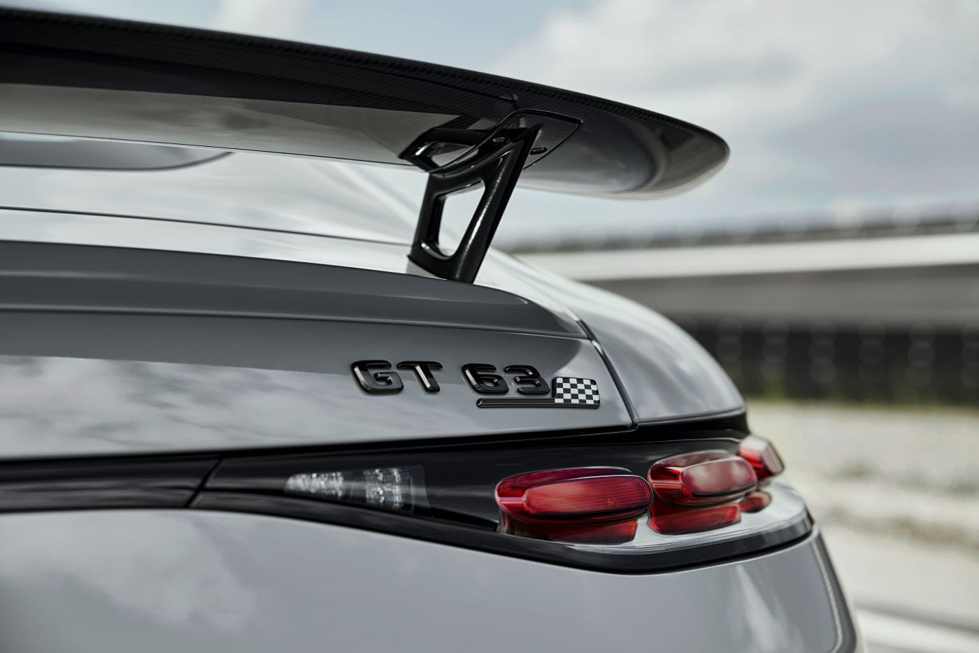 MERCEDES-AMG GT 63 PRO 4MATIC+ SUPERA LOS 600 CABALLOS DE POTENCIA CON UNA SENSACIONAL AGILIDAD V12MAGAZINE Mercedes-AMG presentó en el Goodwood Festival of Speed su última creación MERCEDES-AMG GT 63 PRO 4MATIC+, con una aerodinámica optimizada y un motor V8 biturbo de 4.0 litros. V12MAGAZINE