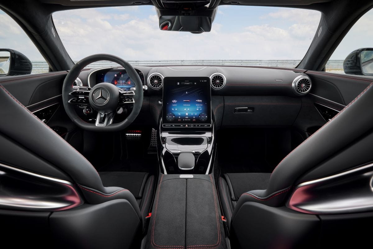 MERCEDES-AMG GT 63 PRO 4MATIC+ SUPERA LOS 600 CABALLOS DE POTENCIA CON UNA SENSACIONAL AGILIDAD V12MAGAZINE Mercedes-AMG presentó en el Goodwood Festival of Speed su última creación MERCEDES-AMG GT 63 PRO 4MATIC+, con una aerodinámica optimizada y un motor V8 biturbo de 4.0 litros. V12MAGAZINE