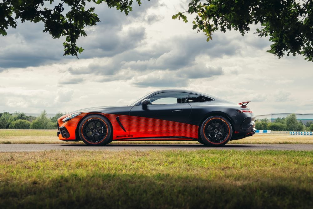 MERCEDES-AMG GT 63 PRO 4MATIC+ SUPERA LOS 600 CABALLOS DE POTENCIA CON UNA SENSACIONAL AGILIDAD V12MAGAZINE Mercedes-AMG presentó en el Goodwood Festival of Speed su última creación MERCEDES-AMG GT 63 PRO 4MATIC+, con una aerodinámica optimizada y un motor V8 biturbo de 4.0 litros. V12MAGAZINE