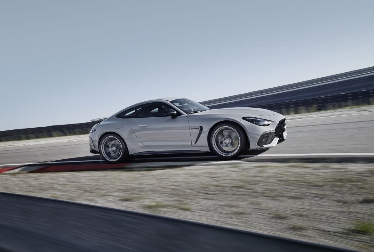 MERCEDES-AMG GT 63 PRO 4MATIC+ SUPERA LOS 600 CABALLOS DE POTENCIA CON UNA SENSACIONAL AGILIDAD V12MAGAZINE Mercedes-AMG presentó en el Goodwood Festival of Speed su última creación MERCEDES-AMG GT 63 PRO 4MATIC+, con una aerodinámica optimizada y un motor V8 biturbo de 4.0 litros. V12MAGAZINE