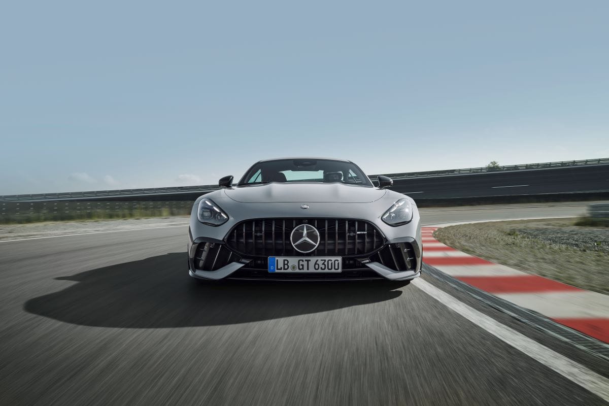 MERCEDES-AMG GT 63 PRO 4MATIC+ SUPERA LOS 600 CABALLOS DE POTENCIA CON UNA SENSACIONAL AGILIDAD V12MAGAZINE Mercedes-AMG presentó en el Goodwood Festival of Speed su última creación MERCEDES-AMG GT 63 PRO 4MATIC+, con una aerodinámica optimizada y un motor V8 biturbo de 4.0 litros. V12MAGAZINE
