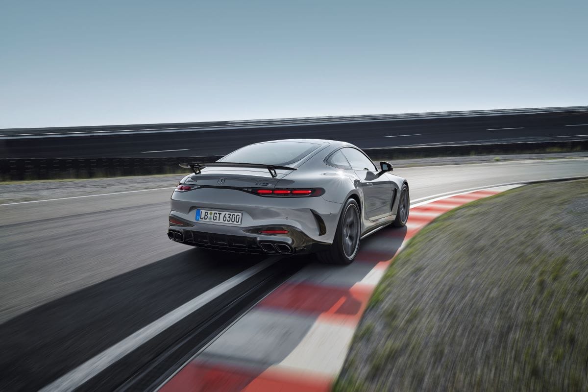 MERCEDES-AMG GT 63 PRO 4MATIC+ SUPERA LOS 600 CABALLOS DE POTENCIA CON UNA SENSACIONAL AGILIDAD V12MAGAZINE Mercedes-AMG presentó en el Goodwood Festival of Speed su última creación MERCEDES-AMG GT 63 PRO 4MATIC+, con una aerodinámica optimizada y un motor V8 biturbo de 4.0 litros. V12MAGAZINE