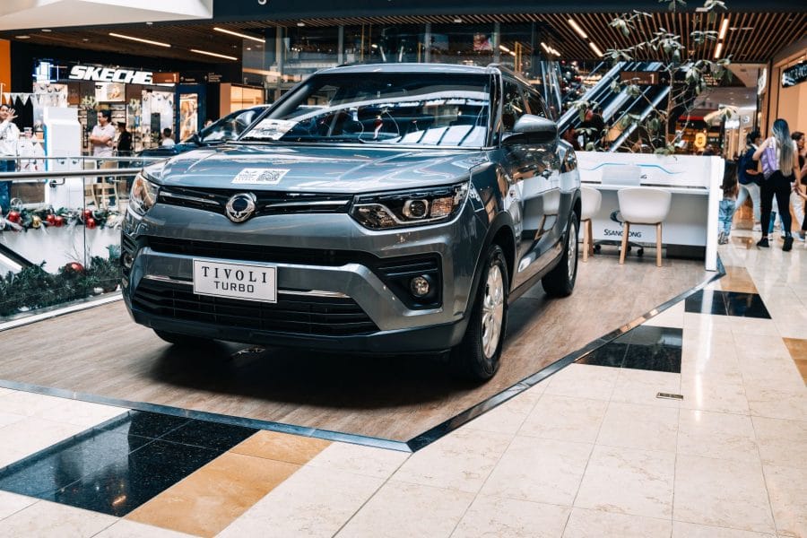 NUEVOS CENTROS DE NEGOCIOS DE KGM (SSANGYONG) ¿DÓNDE ESTÁN? V12MAGAZINE La marca coreana SsangYong, ahora KGM,sigue en su proceso de acercarse a los clientes del país, tiene diferentes centros de negocios en puntos clave en Bogotá, Cali y Medellín. V12MAGAZINE