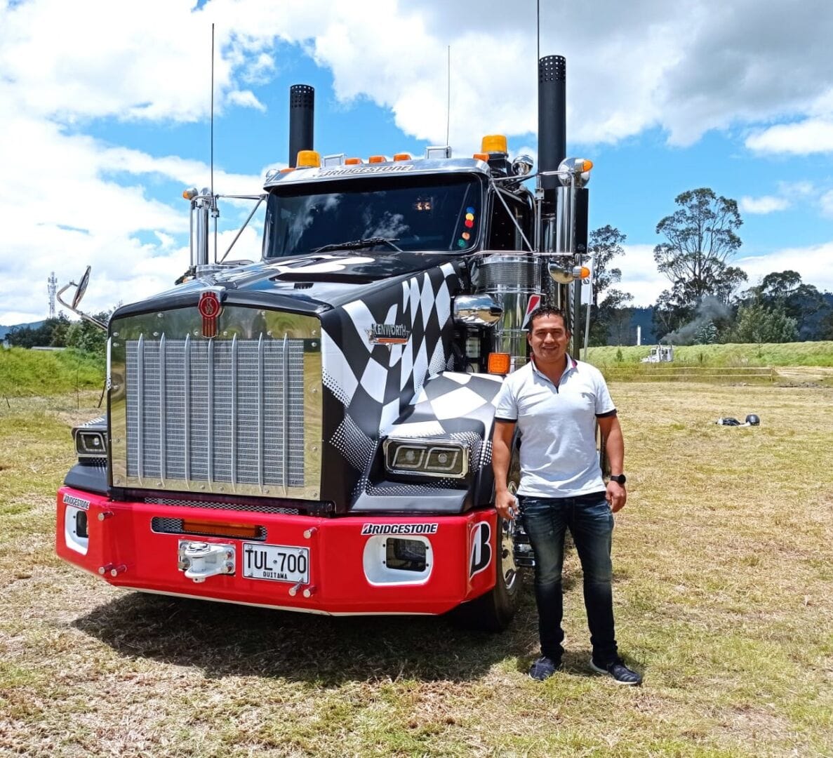 BRIDGESTONE COLOMBIA PRESENTE EN EL GRAN PREMIO MOBIL DELVAC 2024 V12MAGAZINE Bridgestone Colombia junto a José Daniel Puerto, que usará la llanta M745, buscarán de nuevo el pódium en la versión número 36 del certamen. V12MAGAZINE
