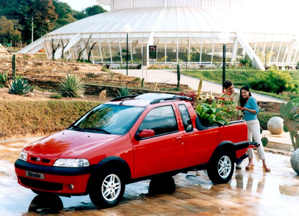 FIAT CELEBRA EN GRANDE SUS 125 AÑOS DE HISTORIA Y TRADICIÓN V12MAGAZINE FIAT nació el 11 de julio de 1899 em Turín. Con modelos que son parte de la vida de millones en toda América del Sur, Argentina y Brasil representan un capítulo importante en la historia de Fiat. V12MAGAZINE