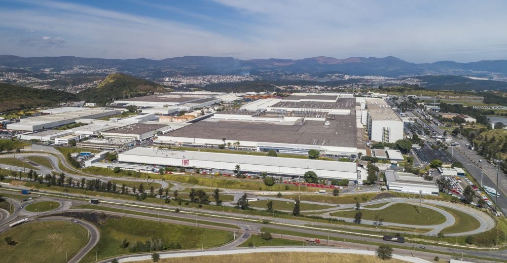 FIAT CELEBRA EN GRANDE SUS 125 AÑOS DE HISTORIA Y TRADICIÓN V12MAGAZINE FIAT nació el 11 de julio de 1899 em Turín. Con modelos que son parte de la vida de millones en toda América del Sur, Argentina y Brasil representan un capítulo importante en la historia de Fiat. V12MAGAZINE