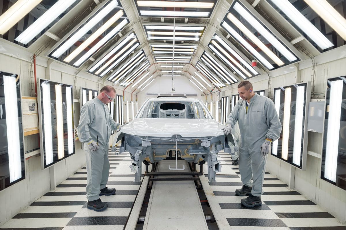 RENAULT-SOFASA CELEBRA 55 AÑOS EN COLOMBIA Y HACE UN CONTUNDENTE LLAMADO V12MAGAZINE Durante 55 años, Renault-Sofasa ha producido 17 modelos y ensamblado 1.7 millones de vehículos. Actualmente Renault-Sofasa emplea a 7.000 personas en su cadena de valor. V12MAGAZINE