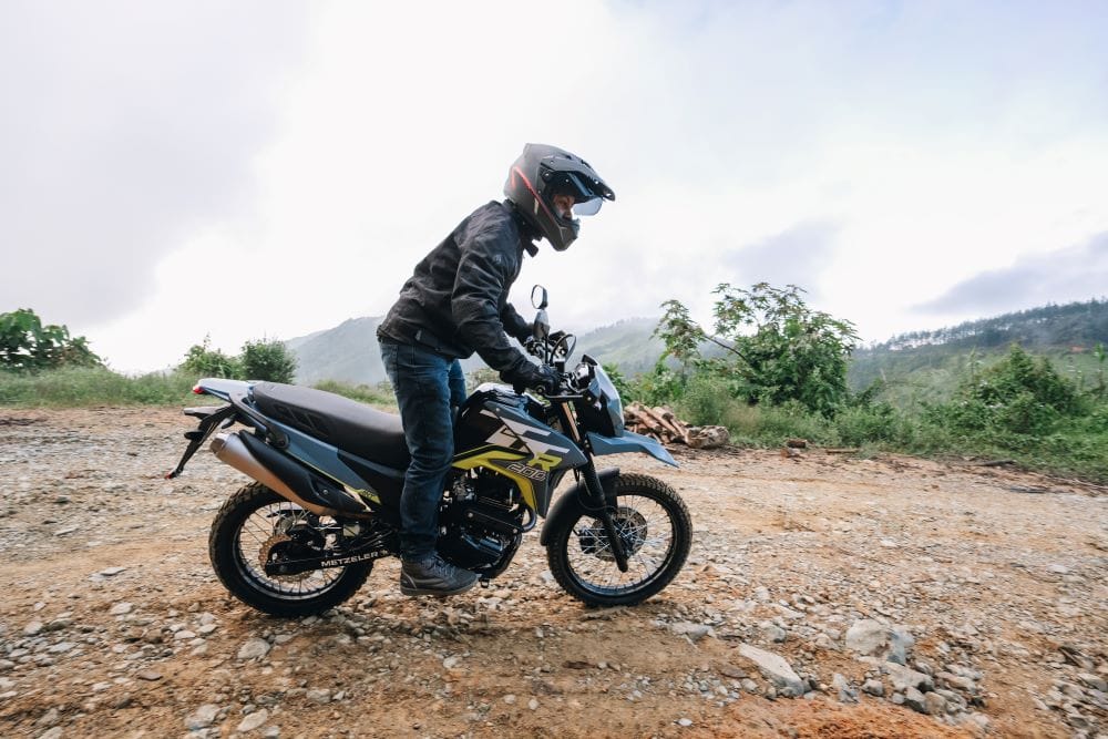AKT TTR 125 Y TTR 200: REDISEÑAN LA AVENTURA EN LA CATEGORÍA ENDURO. ESTAS SON SUS NUEVAS CARACTERÍSTICAS V12MAGAZINE Dentro de la categoría Enduro, las AKT TTR 150 y TTR 200 se actualizan con un diseño moderno y mayor funcionalidad, además de ser de bajo consumo y fáciles de manejar. V12MAGAZINE