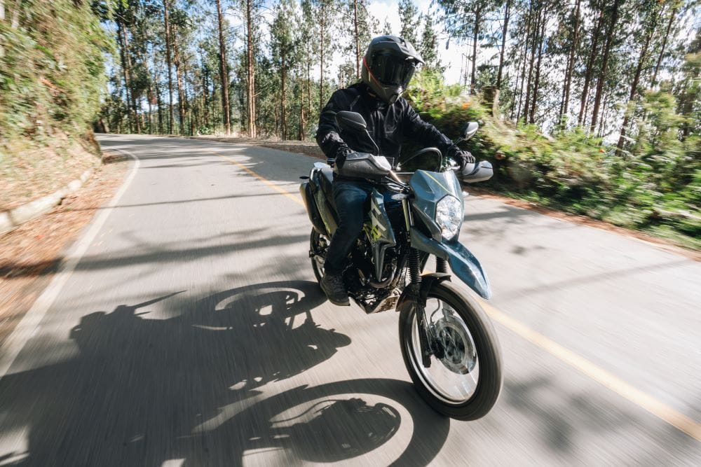 AKT TTR 125 Y TTR 200: REDISEÑAN LA AVENTURA EN LA CATEGORÍA ENDURO. ESTAS SON SUS NUEVAS CARACTERÍSTICAS V12MAGAZINE Dentro de la categoría Enduro, las AKT TTR 150 y TTR 200 se actualizan con un diseño moderno y mayor funcionalidad, además de ser de bajo consumo y fáciles de manejar. V12MAGAZINE