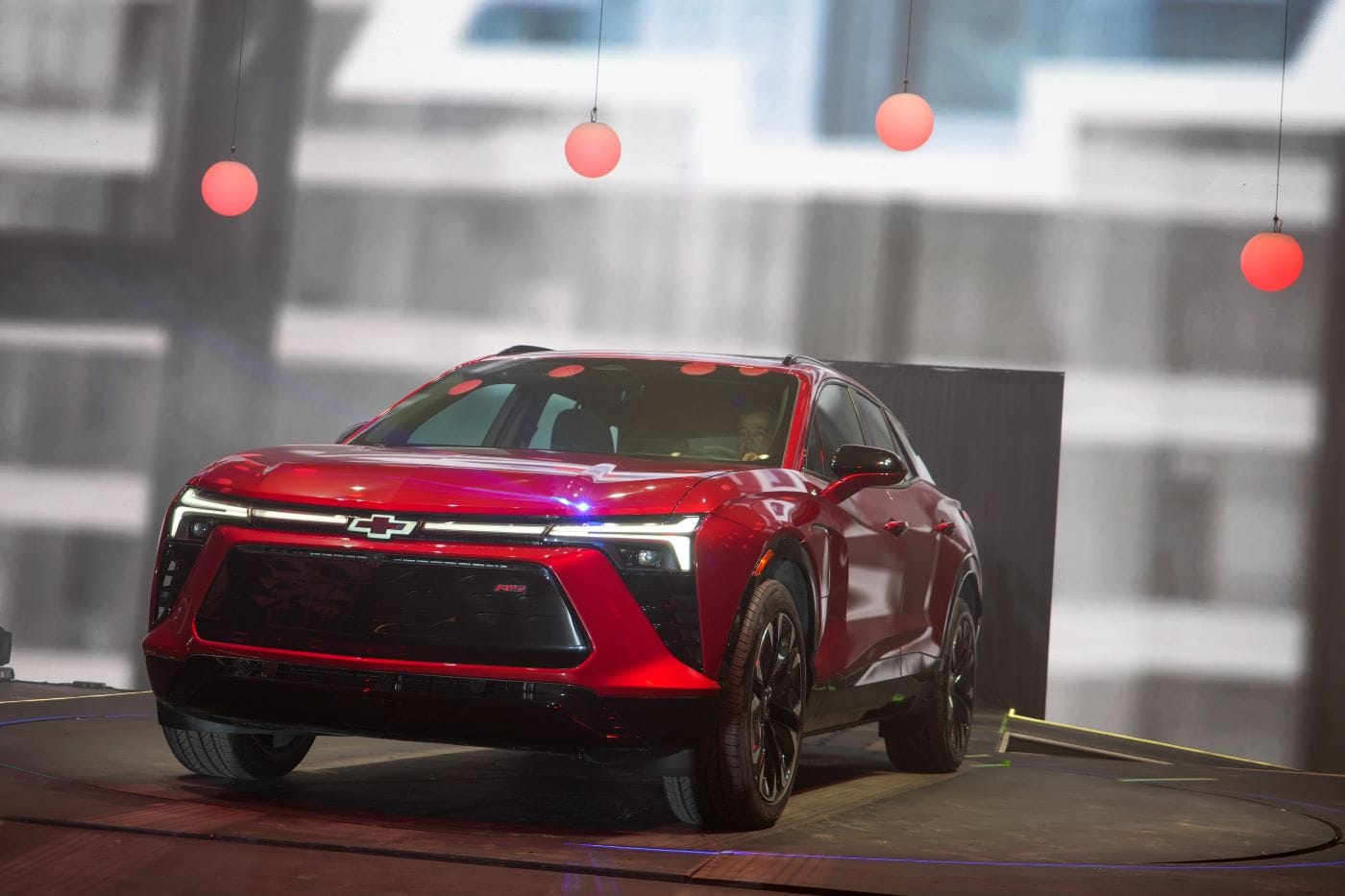 ESTO ES LO QUE PROPONE EL NUEVO MUNDO CHEVROLET EN COLOMBIA: TECNOLOGÍA, SOSTENIBILIDAD Y VEHÍCULOS AMIGABLES V12MAGAZINE El mundo Chevrolet se presenta bajo el eslogan: Manejemos Juntos, el cual busca reafianzarse en el territorio colombiano y lo hace anunciando cinco nuevos modelos para este segundo semestre. V12MAGAZINE