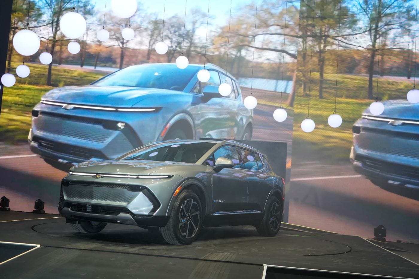 ESTO ES LO QUE PROPONE EL NUEVO MUNDO CHEVROLET EN COLOMBIA: TECNOLOGÍA, SOSTENIBILIDAD Y VEHÍCULOS AMIGABLES V12MAGAZINE El mundo Chevrolet se presenta bajo el eslogan: Manejemos Juntos, el cual busca reafianzarse en el territorio colombiano y lo hace anunciando cinco nuevos modelos para este segundo semestre. V12MAGAZINE