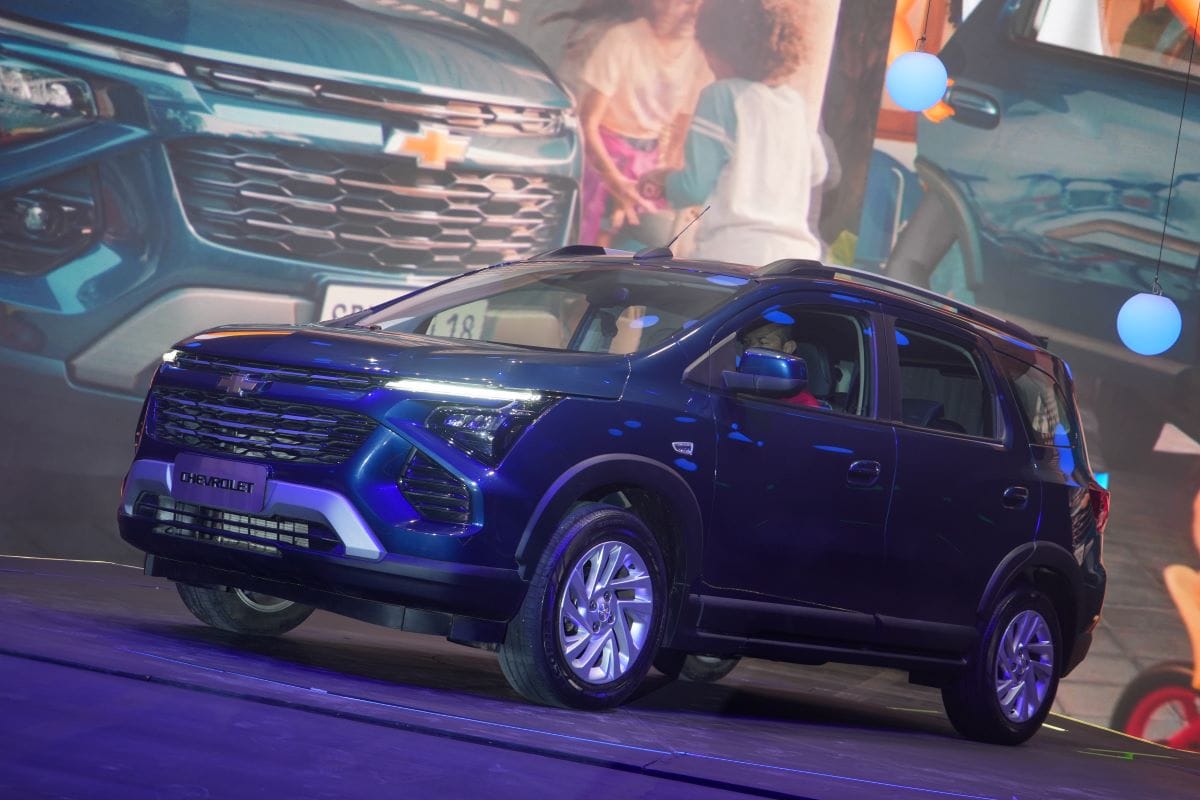 ESTO ES LO QUE PROPONE EL NUEVO MUNDO CHEVROLET EN COLOMBIA: TECNOLOGÍA, SOSTENIBILIDAD Y VEHÍCULOS AMIGABLES V12MAGAZINE El mundo Chevrolet se presenta bajo el eslogan: Manejemos Juntos, el cual busca reafianzarse en el territorio colombiano y lo hace anunciando cinco nuevos modelos para este segundo semestre. V12MAGAZINE