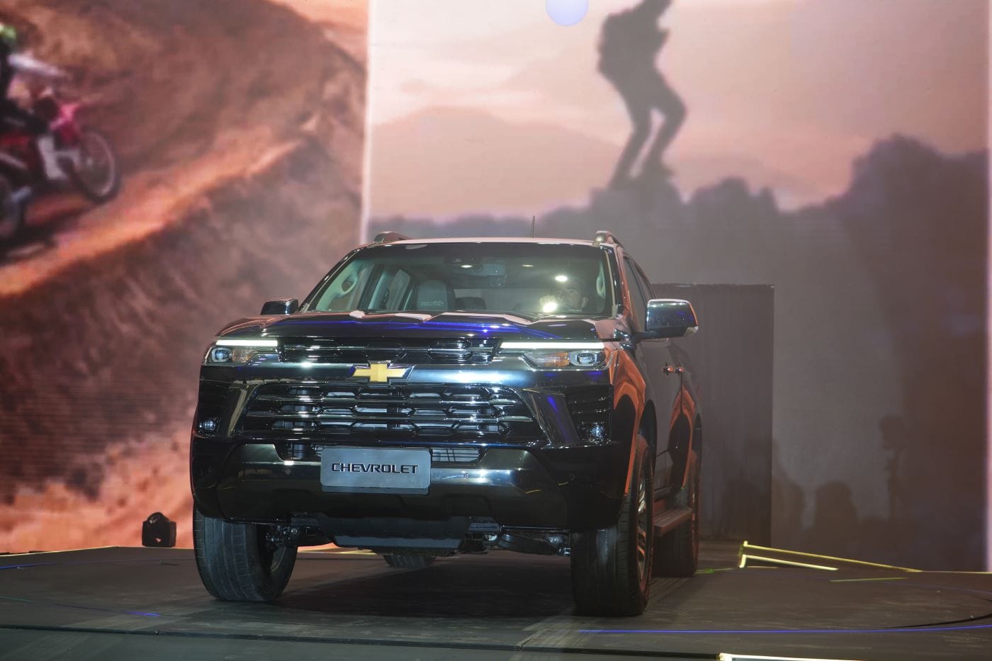 ESTO ES LO QUE PROPONE EL NUEVO MUNDO CHEVROLET EN COLOMBIA: TECNOLOGÍA, SOSTENIBILIDAD Y VEHÍCULOS AMIGABLES V12MAGAZINE El mundo Chevrolet se presenta bajo el eslogan: Manejemos Juntos, el cual busca reafianzarse en el territorio colombiano y lo hace anunciando cinco nuevos modelos para este segundo semestre. V12MAGAZINE