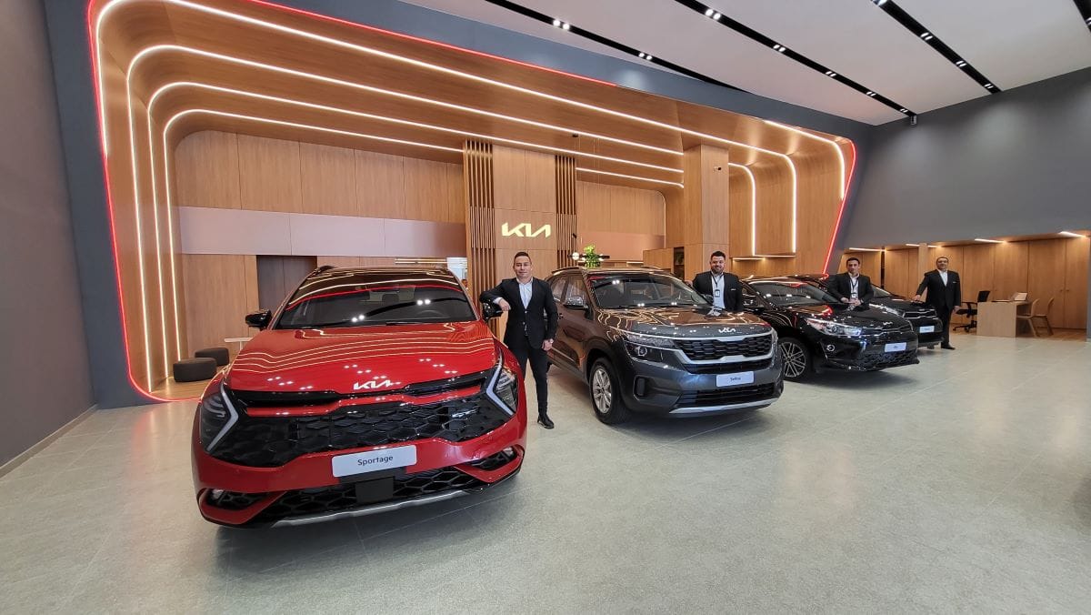 ¡EL IMPARABLE ÉXITO DE KIA: ¡LÍDER DE VENTAS EN FEBRERO 2025! V12MAGAZINE Kia marca un hito en el mercado automotor colombiano con un histórico 14,7% de participación en febrero. Este logro destaca su compromiso con la innovación, la sostenibilidad y el diseño de vehículos líderes. V12MAGAZINE