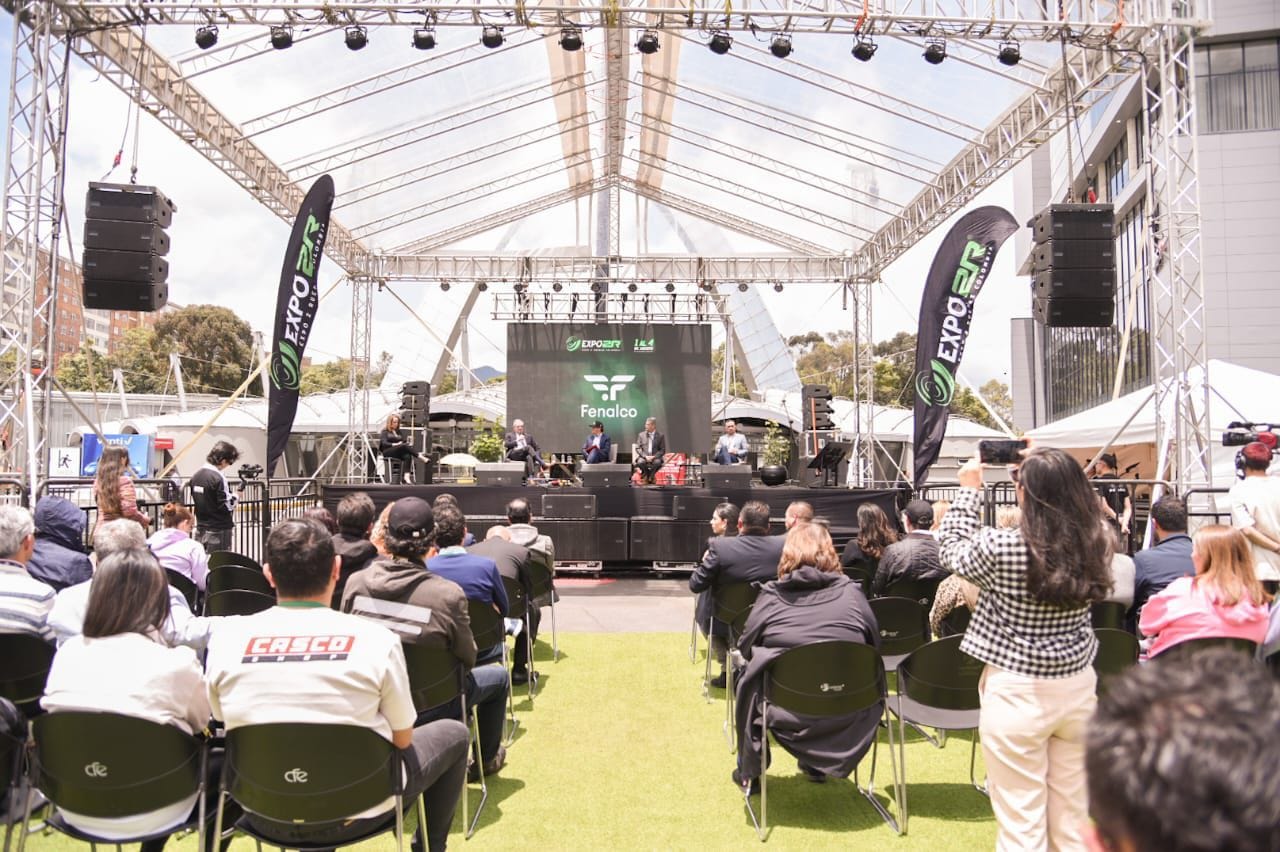 EXPO2R 2024: LA FERIA DE LAS MOTOCICLETAS, BICICLETAS Y LA MOVILIDAD SOSTENIBLE EN CORFERIAS V12MAGAZINE Más de 100 expositores de la industria de las motocicletas, alrededor de 25 empresas de movilidad ligera y cuatro países participantes, estarán presentes en esta primera versión. V12MAGAZINE