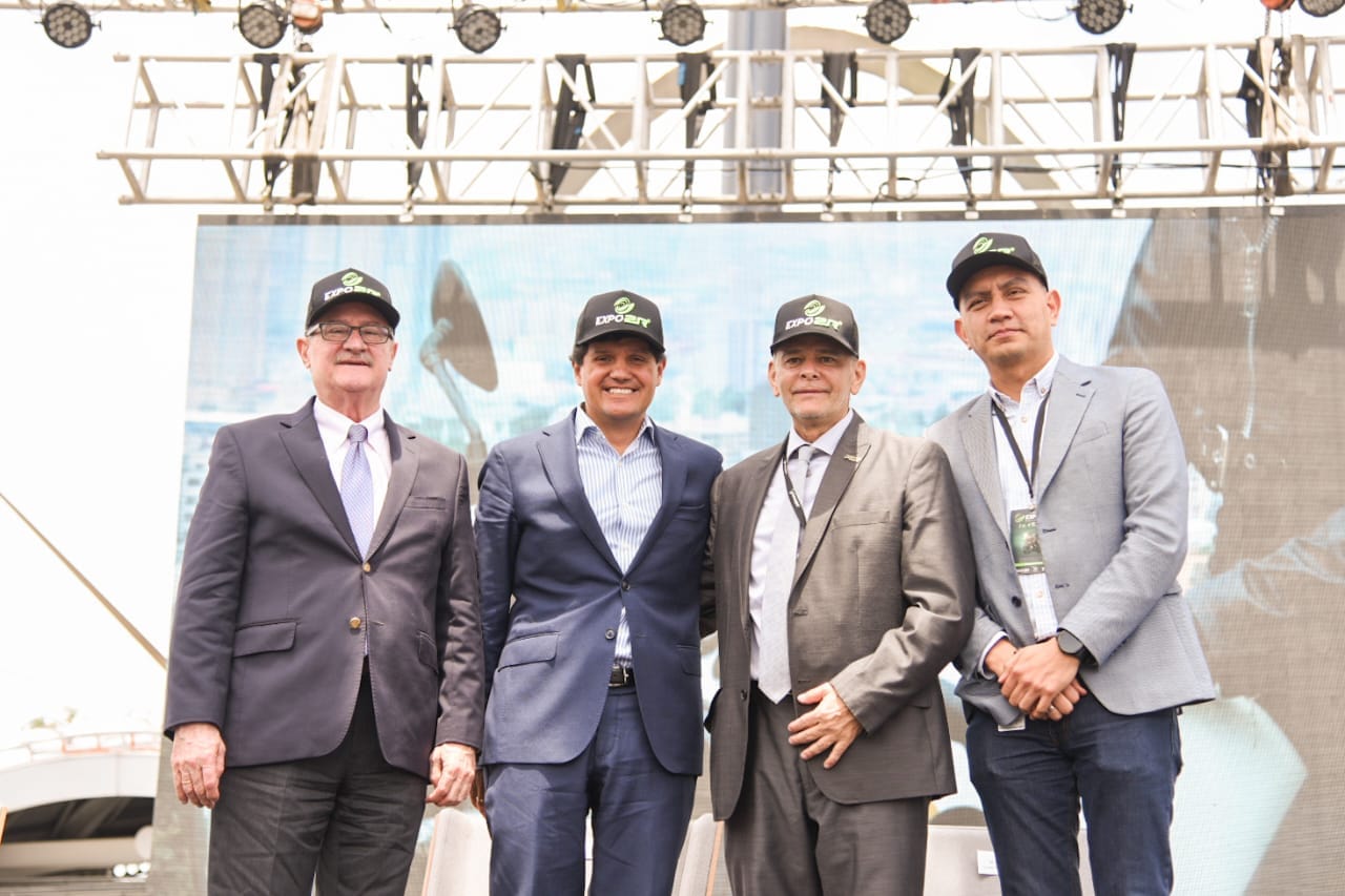EXPO2R 2024: LA FERIA DE LAS MOTOCICLETAS, BICICLETAS Y LA MOVILIDAD SOSTENIBLE EN CORFERIAS V12MAGAZINE Más de 100 expositores de la industria de las motocicletas, alrededor de 25 empresas de movilidad ligera y cuatro países participantes, estarán presentes en esta primera versión. V12MAGAZINE