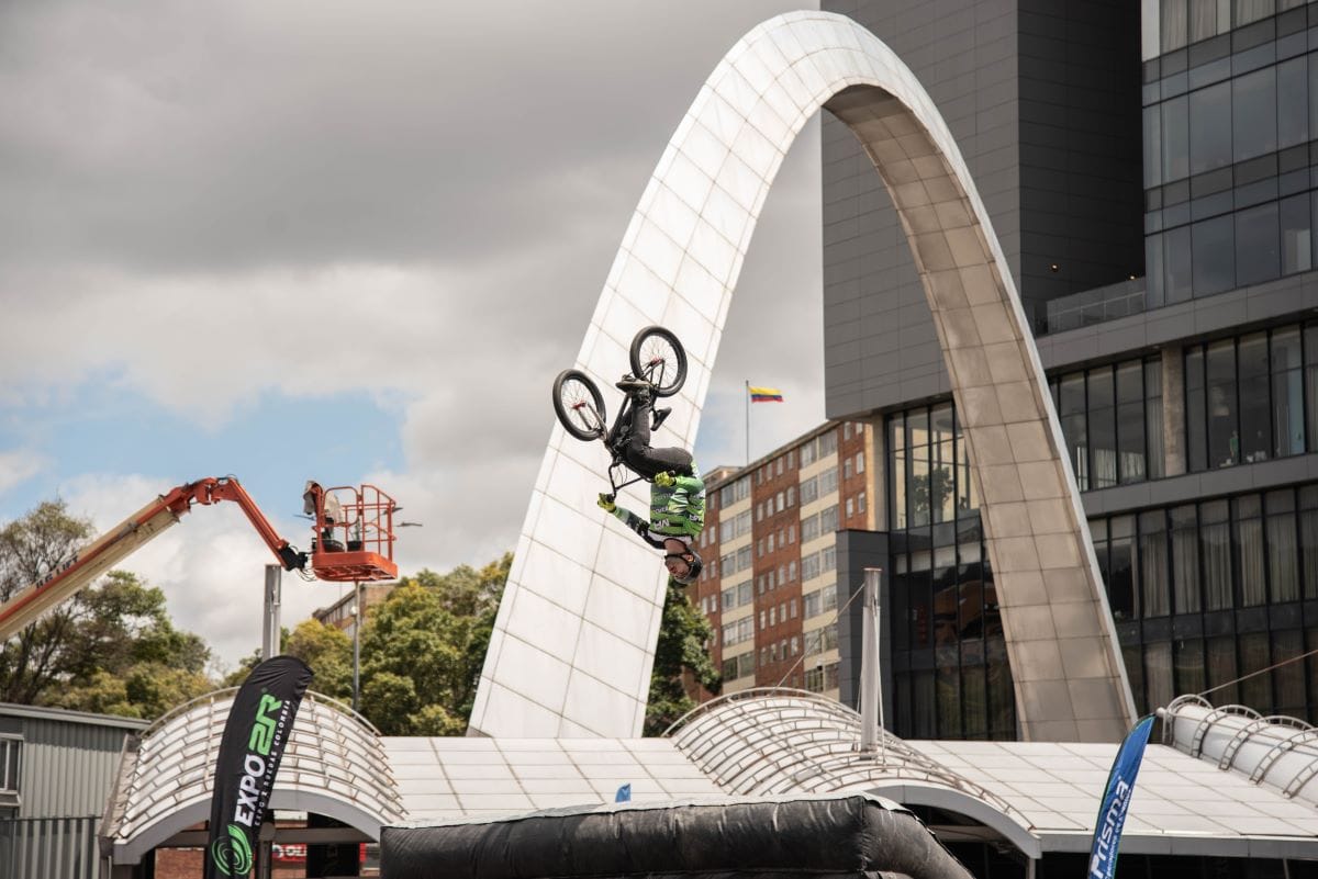 EXPO2R: LA OPORTUNIDAD PARA ADQUIRIR ACCESORIOS Y EQUIPAMIENTO DE MOTOS Y MOVILIDAD ACCESIBLE V12MAGAZINE Hasta el 4 de agosto, kits de conversión, aplicaciones de rastreo y suspensión inteligente, serán algunos de los accesorios y modificaciones que encontrará en Corferias. V12MAGAZINE