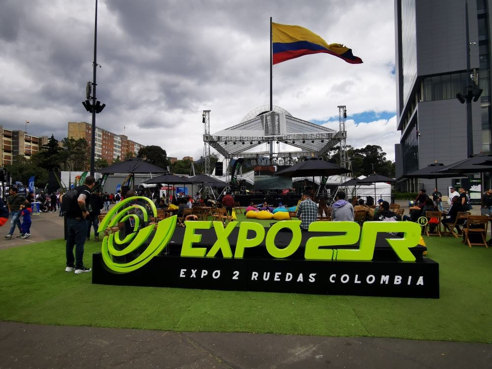 EXPO2R: LA OPORTUNIDAD PARA ADQUIRIR ACCESORIOS Y EQUIPAMIENTO DE MOTOS Y MOVILIDAD ACCESIBLE V12MAGAZINE Hasta el 4 de agosto, kits de conversión, aplicaciones de rastreo y suspensión inteligente, serán algunos de los accesorios y modificaciones que encontrará en Corferias. V12MAGAZINE