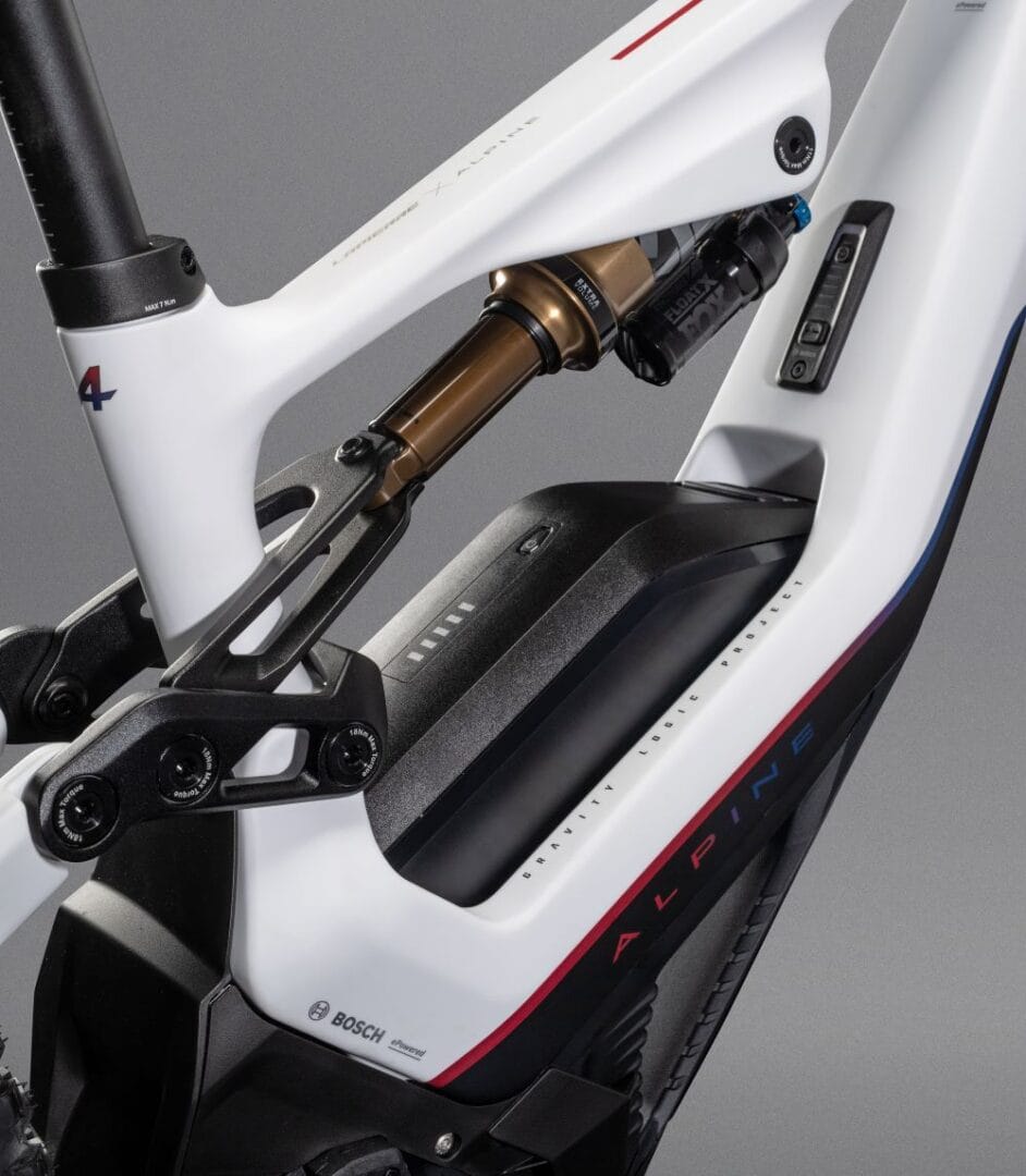 GLP III SE 2024: LA MTB ELÉCTRICA INSPIRADA EN EL CONCEPT CAR A290_Β DE ALPINE V12MAGAZINE La bicicleta eléctrica de montaña GLP III SE 2024 es producto de la colaboración entre Lapierre y Alpine y fue concebida para la competición, pero también para un uso agresivo gracias a un concepto centrado de masas. V12MAGAZINE