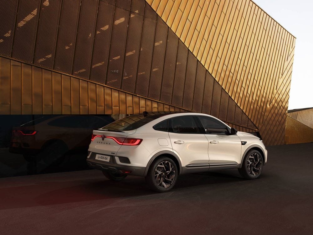 RENAULT ARKANA E-TECH HYBRID INICIA LA PREVENTA EN COLOMBIA V12MAGAZINE Renault tiene en preventa de la nueva Renault Arkana E-Tech Hybrid, modelo que se venderá en dos versiones: Techno y Esprit Alpine. Tendrá una potencia de 140 caballos y 20 tecnologías de asistencias a la conducción. V12MAGAZINE