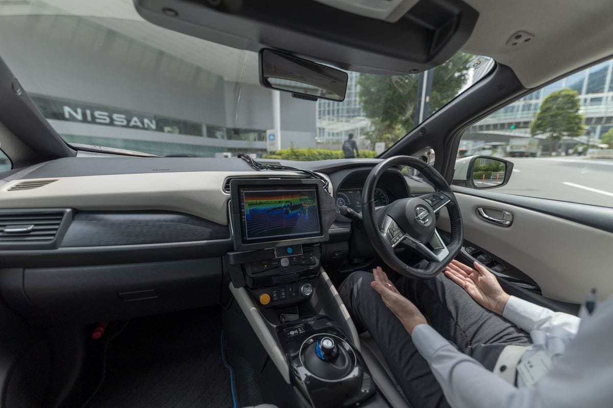 CONDUCCIÓN AUTÓNOMA: NISSAN EXHIBE SUS PROGRESOS EN EL TRÁFICO URBANO REAL V12MAGAZINE Nissan adelanta pruebas con un prototipo de vehículo equipado con tecnologías de conducción autónoma, mostrando así los avances en su objetivo de implantar servicios de movilidad autónoma en el año fiscal 2027. V12MAGAZINE