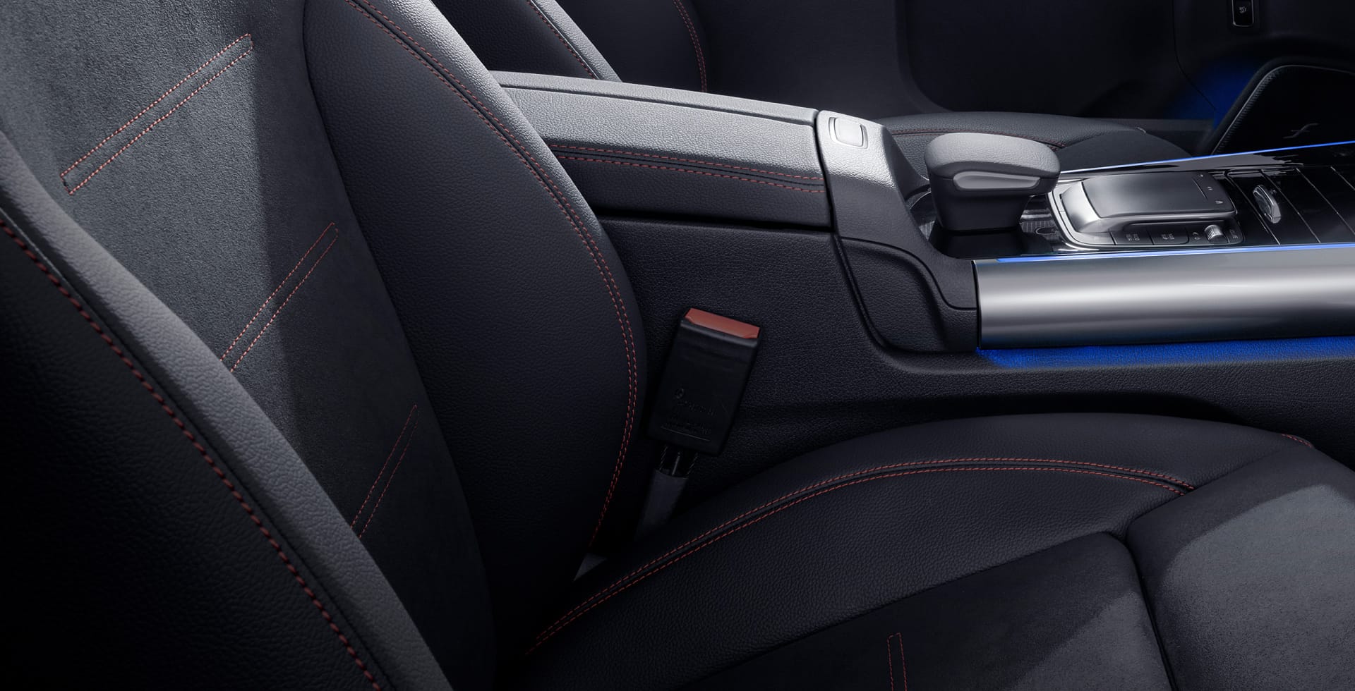 RV-10-EQA3504MATIC-E-I V12MAGAZINE MB-EQA-350-4Matic-E-I-G1-2