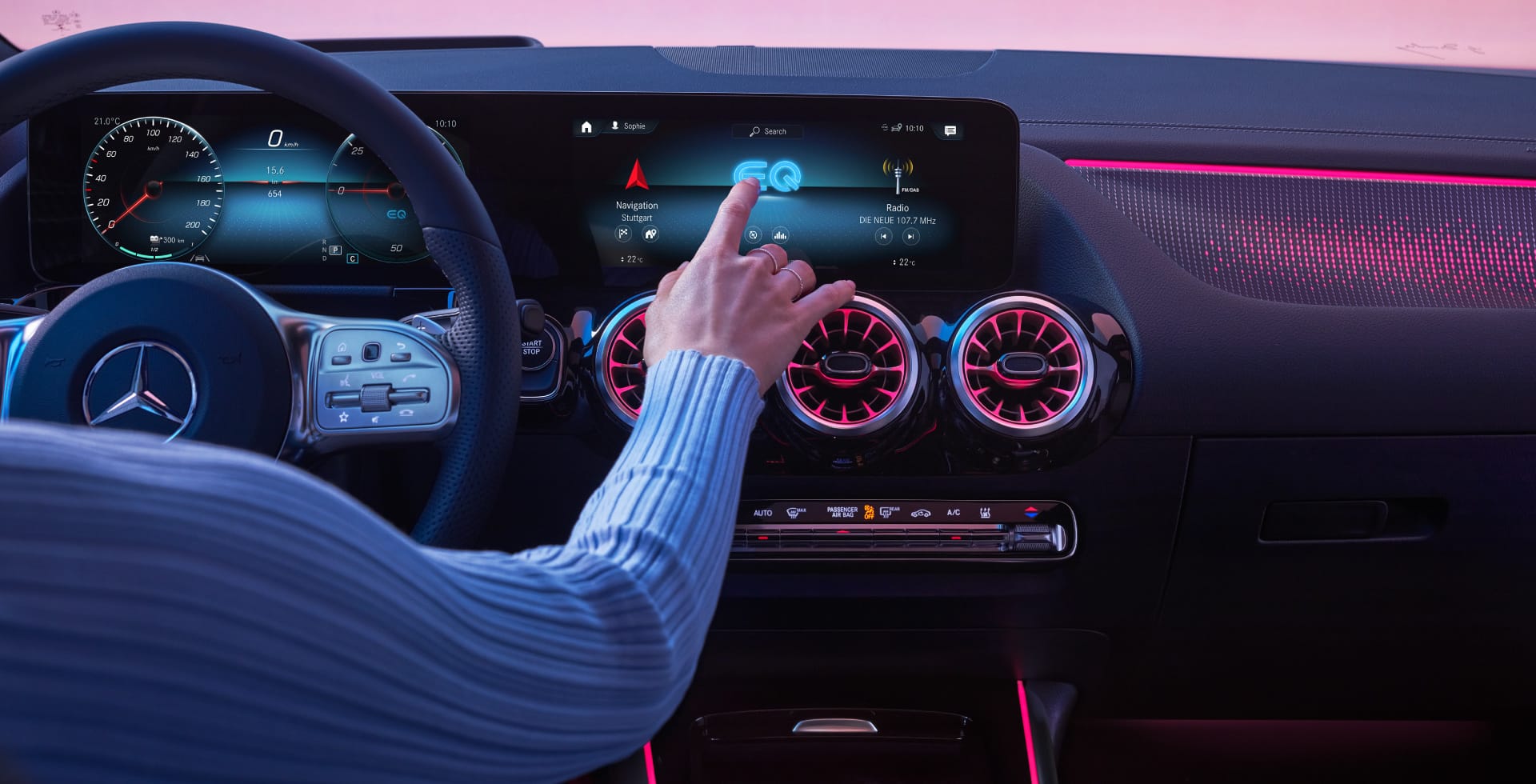 RV-10-EQA3504MATIC-E-I V12MAGAZINE MB-EQA-350-4Matic-E-I-G2-3