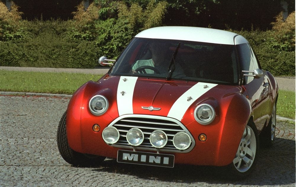 MINI 65 AÑOS Y SU OTRA HISTORIA: LAS VARIANTES DE LOS MINI CLÁSICOS Y MODERNOS QUE POCOS CONOCEN V12MAGAZINE ¡Mini 65 años! Más allá del tradicional Mini 3 puertas, muchas otras variantes de carrocería estuvieron disponibles en la era clásica de Mini V12MAGAZINE