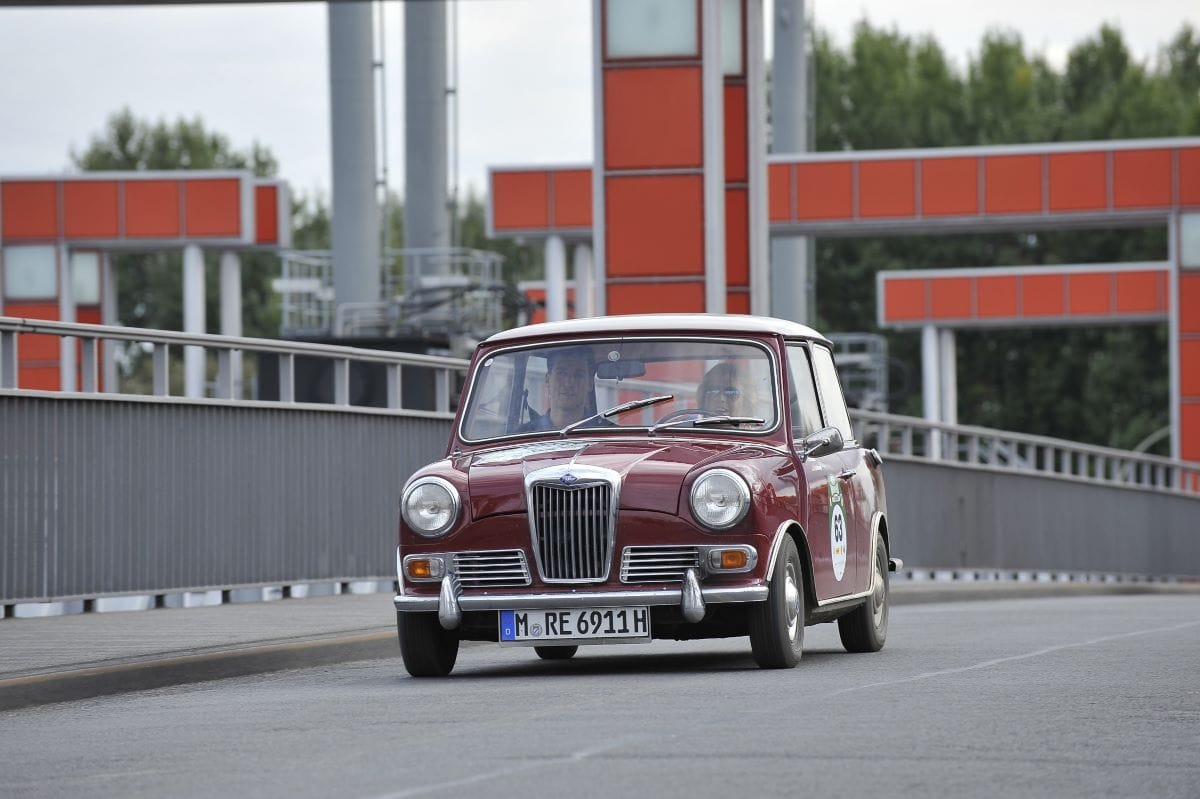 MINI 65 AÑOS Y SU OTRA HISTORIA: LAS VARIANTES DE LOS MINI CLÁSICOS Y MODERNOS QUE POCOS CONOCEN V12MAGAZINE ¡Mini 65 años! Más allá del tradicional Mini 3 puertas, muchas otras variantes de carrocería estuvieron disponibles en la era clásica de Mini V12MAGAZINE