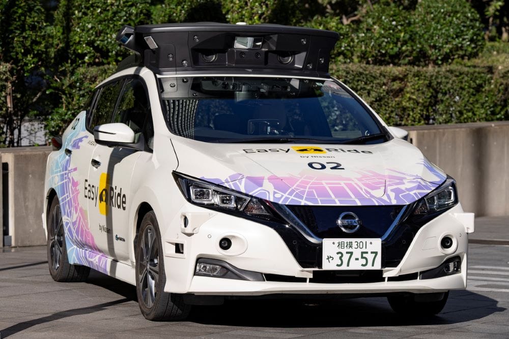 CONDUCCIÓN AUTÓNOMA: NISSAN EXHIBE SUS PROGRESOS EN EL TRÁFICO URBANO REAL V12MAGAZINE Nissan adelanta pruebas con un prototipo de vehículo equipado con tecnologías de conducción autónoma, mostrando así los avances en su objetivo de implantar servicios de movilidad autónoma en el año fiscal 2027. V12MAGAZINE