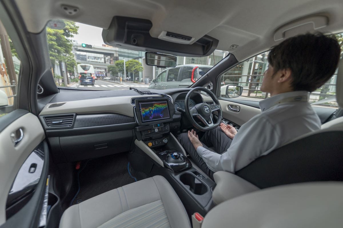 CONDUCCIÓN AUTÓNOMA: NISSAN EXHIBE SUS PROGRESOS EN EL TRÁFICO URBANO REAL V12MAGAZINE Nissan adelanta pruebas con un prototipo de vehículo equipado con tecnologías de conducción autónoma, mostrando así los avances en su objetivo de implantar servicios de movilidad autónoma en el año fiscal 2027. V12MAGAZINE