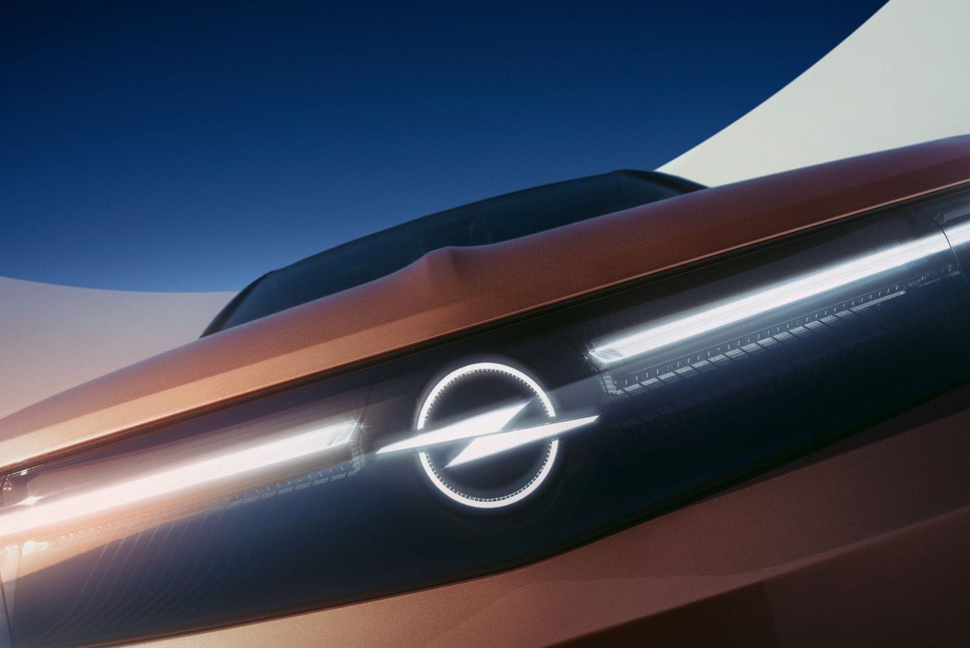 OPEL AVANZA EN LA ILUMINACIÓN DE SUS VEHÍCULOS CON LA TECNOLOGÍA INTELLI-LUX LED PÍXEL V12MAGAZINE La iluminación Intelli Lux LED Pixel, es la última gran revolución de Opel en materia de visibilidad nocturna. No ha dejado de evolucionar desde su estreno en el Opel Insignia. V12MAGAZINE