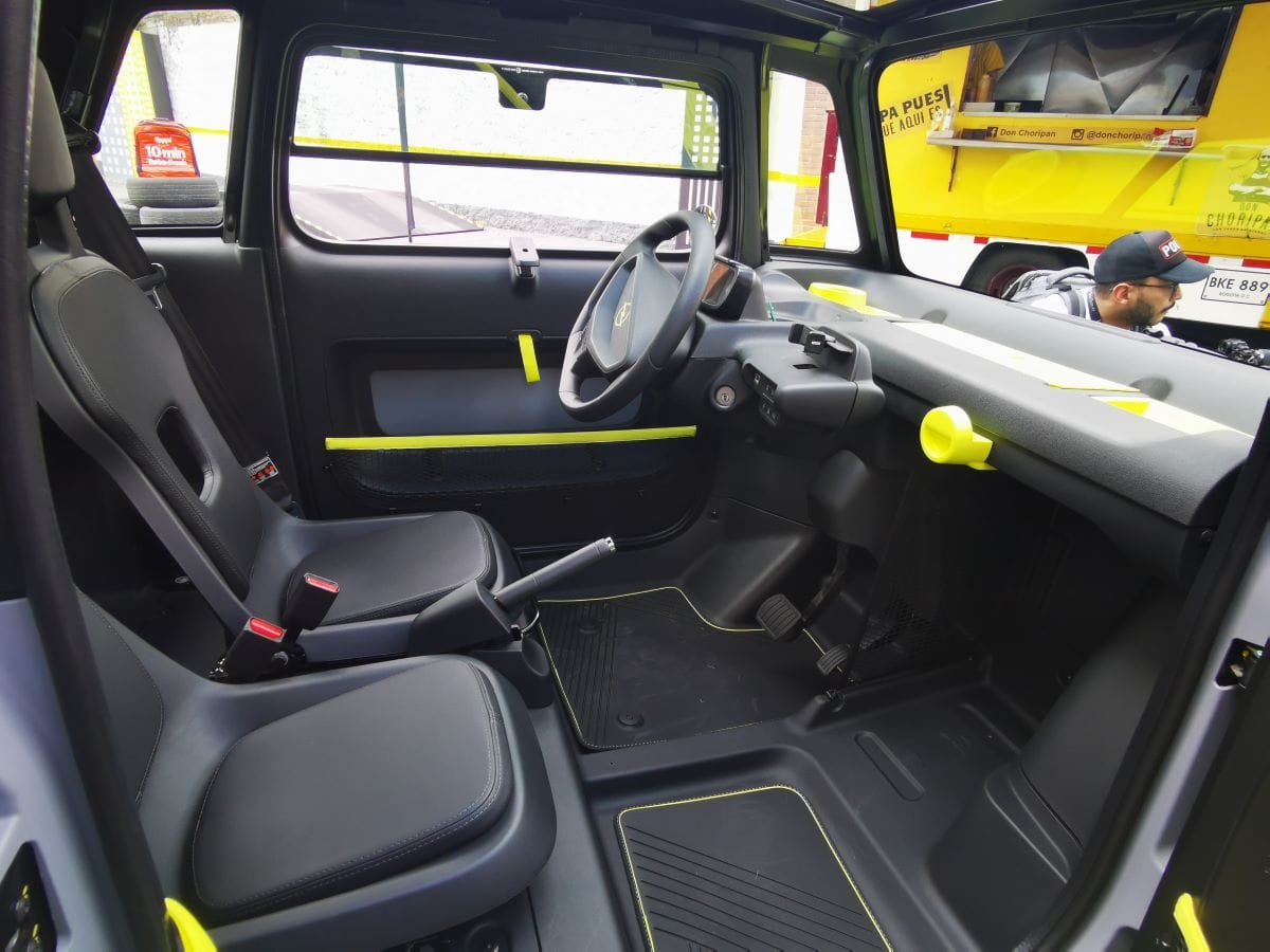 ¡ES OFICIAL! OPEL ROCKS-E SE VENDE EN COLOMBIA BAJO UN NUEVO CONCEPTO DE MOVILIDAD URBANA QUE CONQUISTA CORAZONES V12MAGAZINE Opel Rocks-e es el primer modelo eléctrico de la marca en Colombia, es 100% eléctrico y es una representación de comodidad, facilidad y practicidad al ser amigable con el medio ambiente. Tiene una garantía de 5 años. V12MAGAZINE