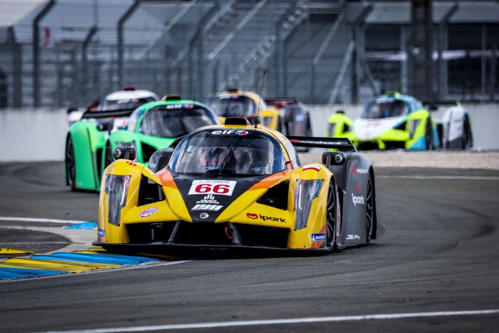 JERÓNIMO BERRÍO TUVO UN FIN DE SEMANA SOÑADO EN SPA FRANCORCHAMPS: POLE, PODIO Y RÉCORD DE PISTA EN LA QUALY V12MAGAZINE El piloto colombiano Jerónimo Berrío cierra un gran fin de semana en cumplimiento de la cuarta ronda de temporada de la Liger European Series con dividendos personales y de equipo junto con su compañero, el antioqueño Pedro Juan Moreno. V12MAGAZINE