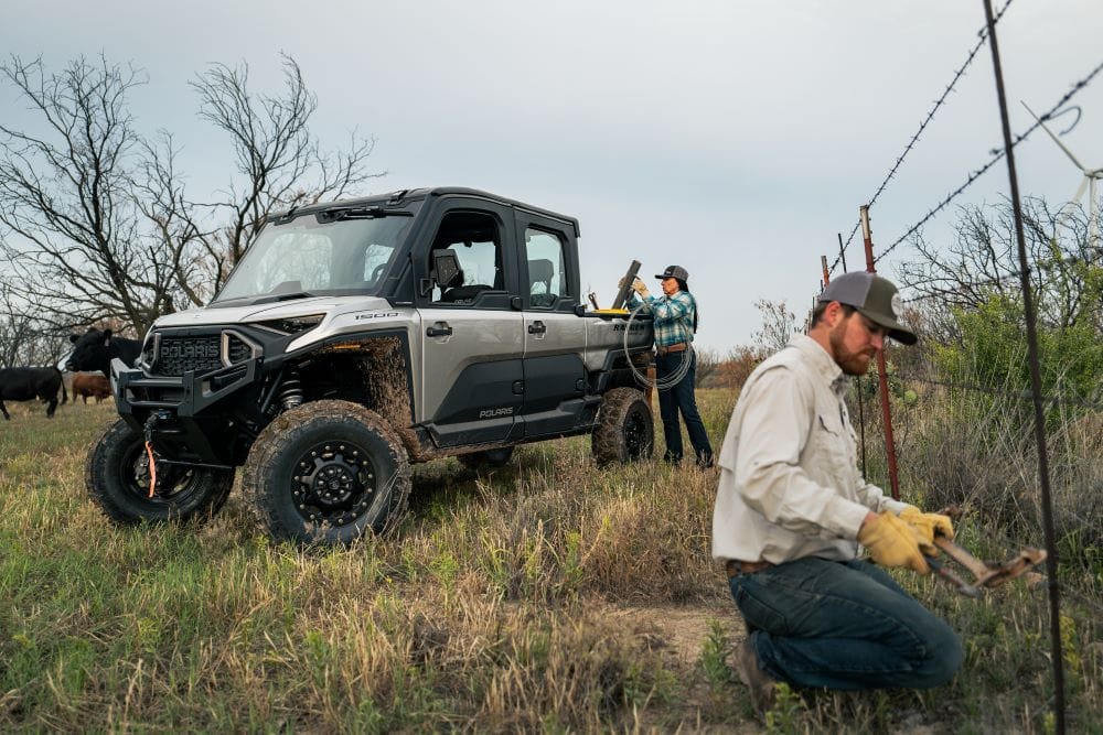 POLARIS RANGER XP KINETIC: SOSTENIBILIDAD, EFICIENCIA Y POTENCIA PARA EL CAMPO COLOMBIANO V12MAGAZINE Polaris Ranger XP kinetic es el primer un vehículo eléctrico desarrollado para el campo, con una autonomía de 72 kilómetros. Junto a éste, llegó el Polaris Ranger XD 1.500 Northstar, un vehículo enfocado en el trabajo pesado. V12MAGAZINE